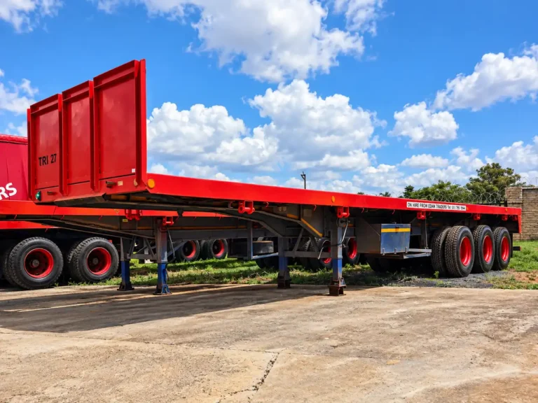 Tri-axle flat deck trailer for hire in South Africa from Edan Vehicle & Asset Hire, suitable for heavy-duty freight, machinery, building materials and cargo transport.